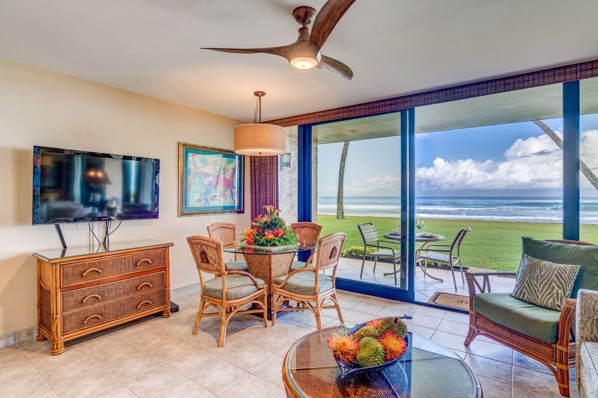 Condo in Lahaina · ★4.86 · 1 bedroom · 2 beds · 1 private bath - Photo 4
