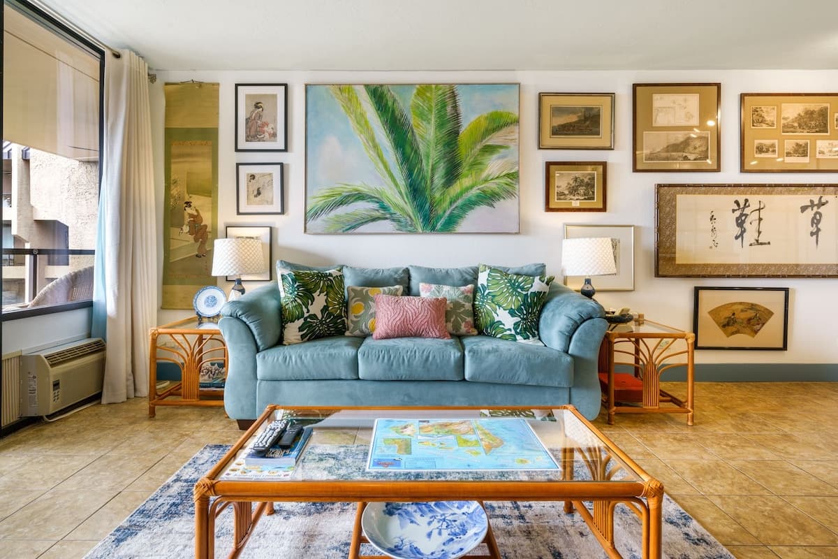 Condo in Kailua-Kona · ★4.88 · 1 bedroom · 2 beds · 2 shared baths - Photo 4