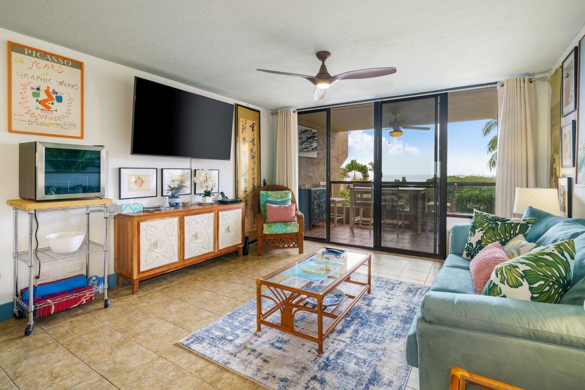 Condo in Kailua-Kona · ★4.88 · 1 bedroom · 2 beds · 2 shared baths - Photo 2