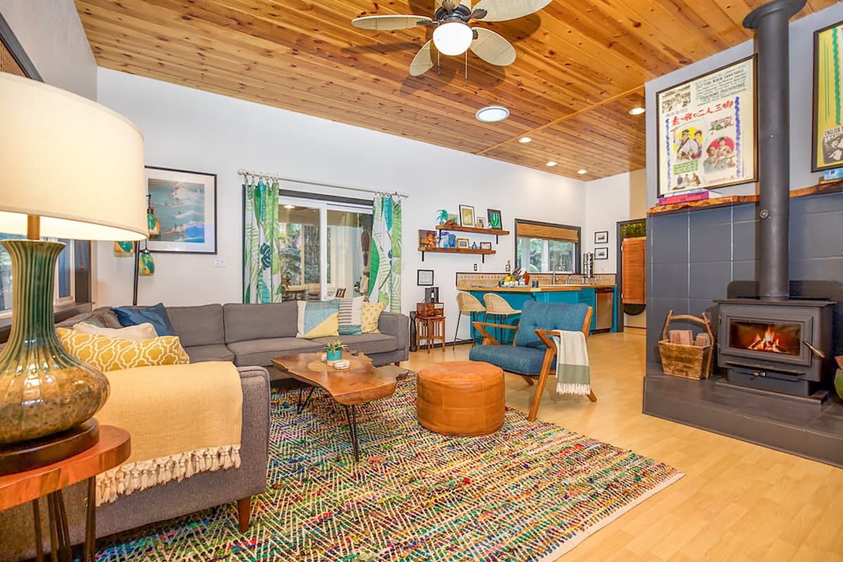 Home in Volcano · ★4.92 · 2 bedrooms · 2 beds · 1.5 baths - Photo 2