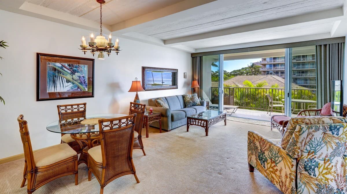 Condo in Lahaina · ★4.71 · 1 bedroom · 2 beds · 1 bath - Photo 5