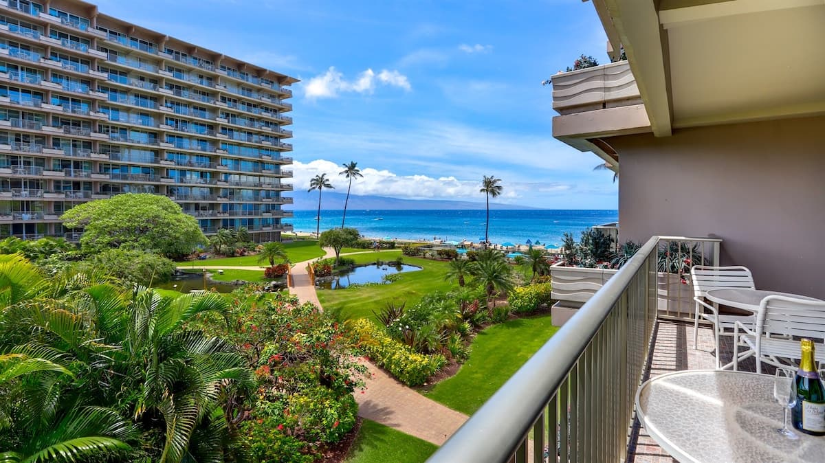 Condo in Lahaina · ★4.71 · 1 bedroom · 2 beds · 1 bath - Photo 1