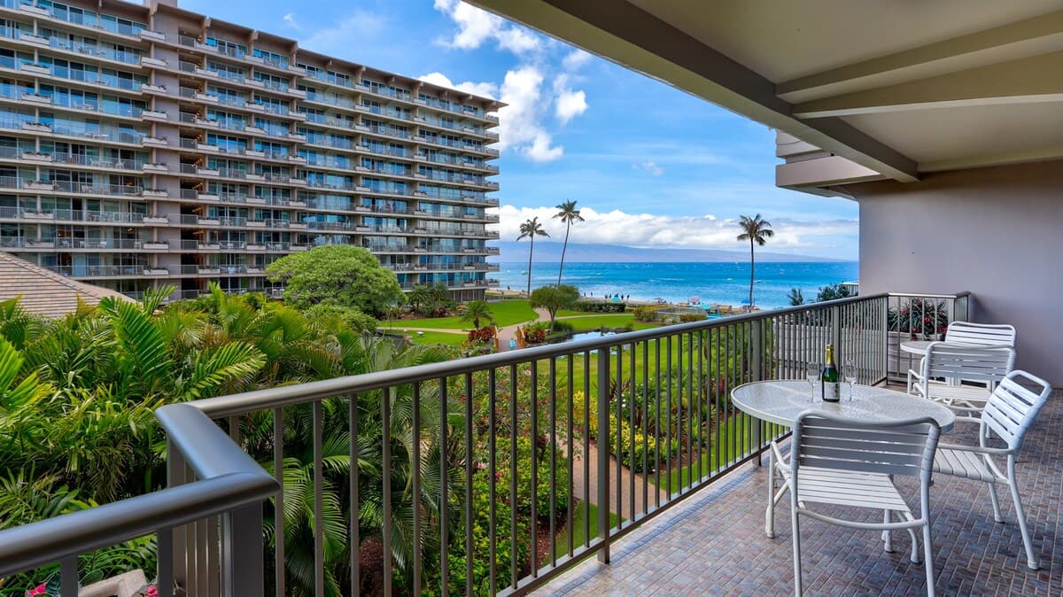 Condo in Lahaina · ★4.71 · 1 bedroom · 2 beds · 1 bath - Photo 2