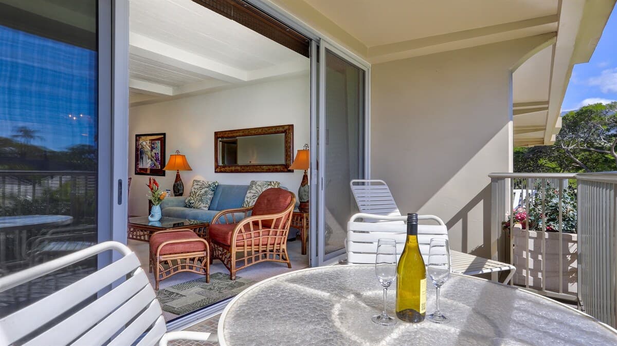Condo in Lahaina · ★4.71 · 1 bedroom · 2 beds · 1 bath - Photo 4