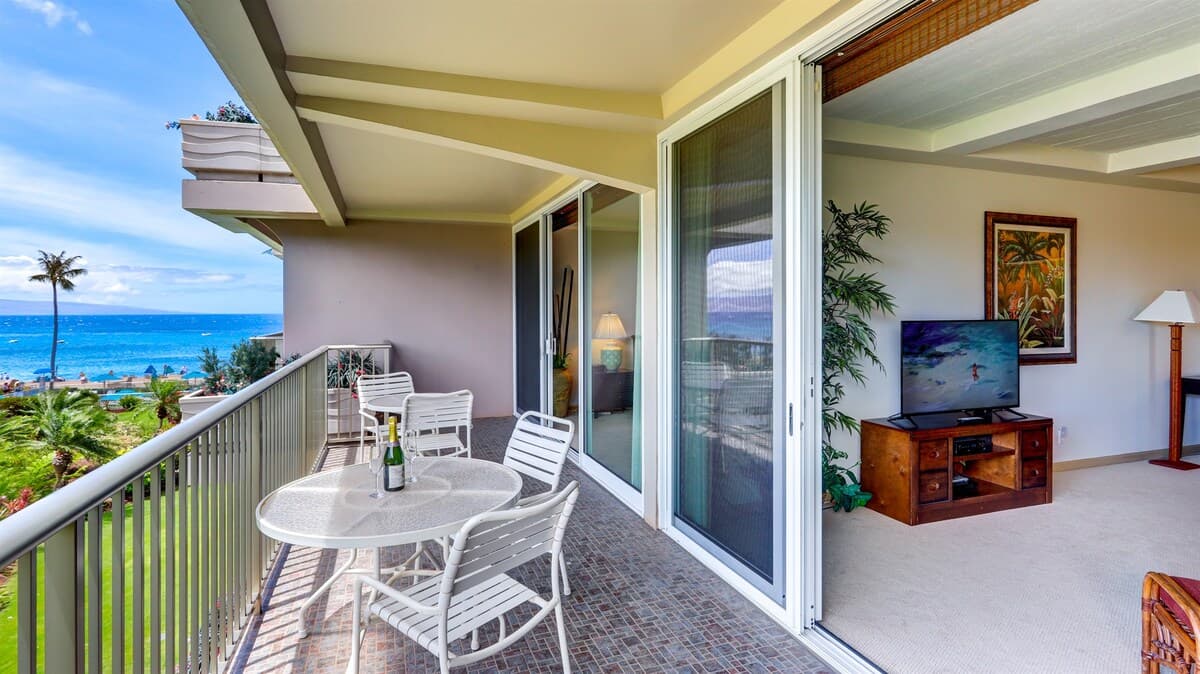 Condo in Lahaina · ★4.71 · 1 bedroom · 2 beds · 1 bath - Photo 3