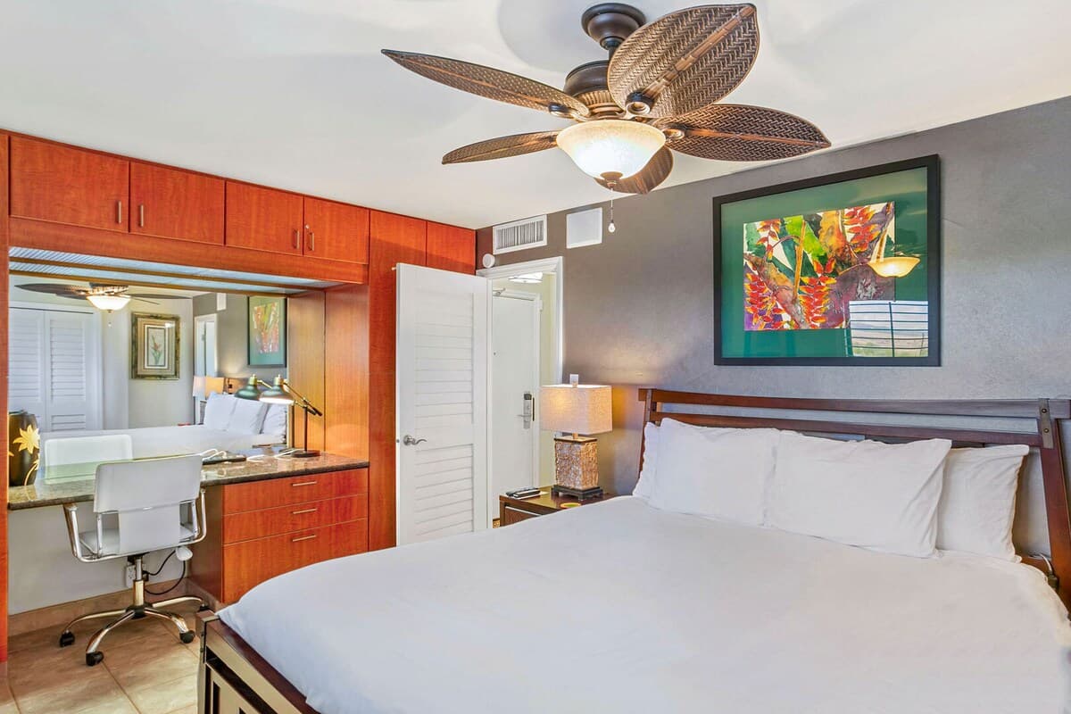 Condo in Kihei · ★4.93 · 1 bedroom · 1 bed · 2 baths - Photo 4