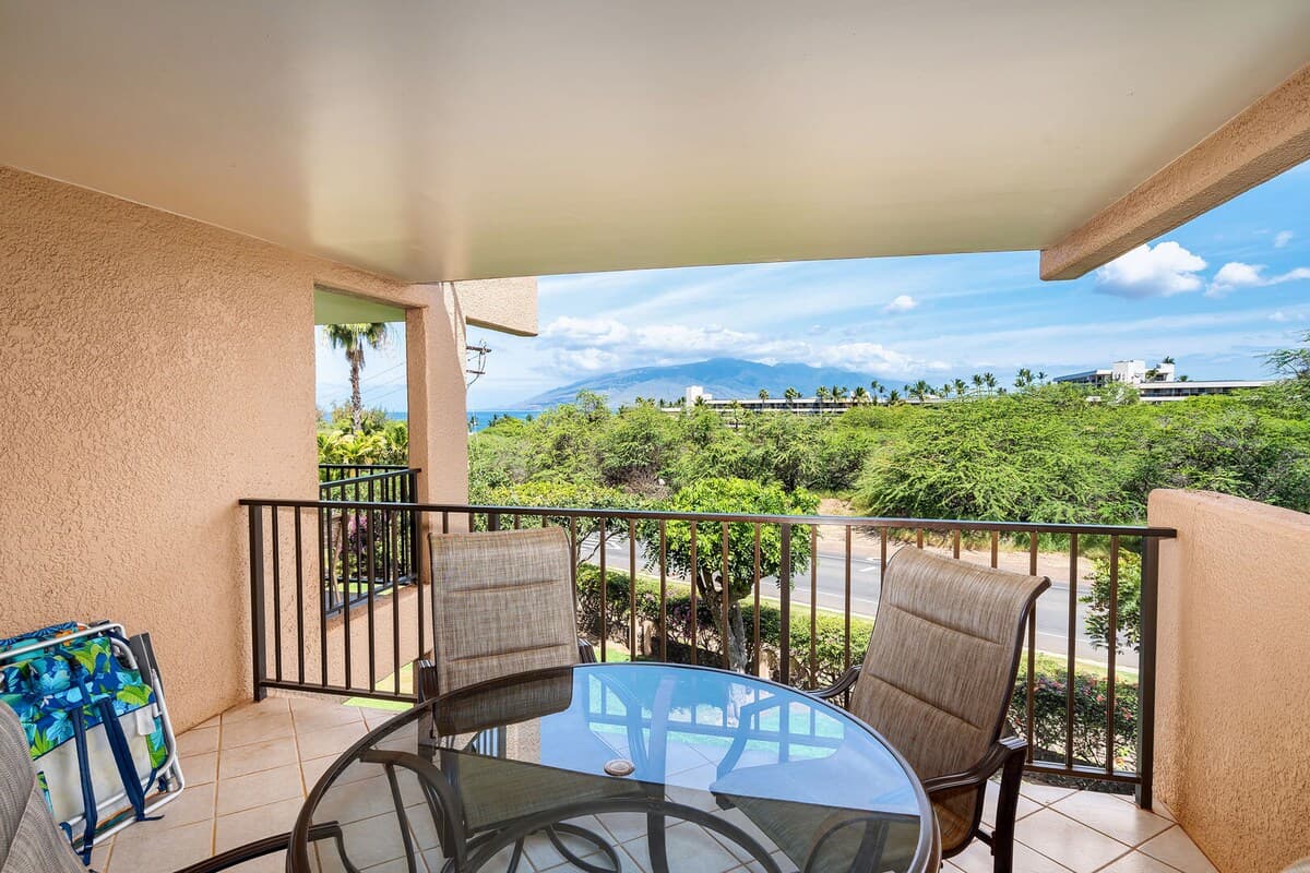 Condo in Kihei · ★4.86 · 1 bedroom · 2 beds · 2 private baths - Photo 4