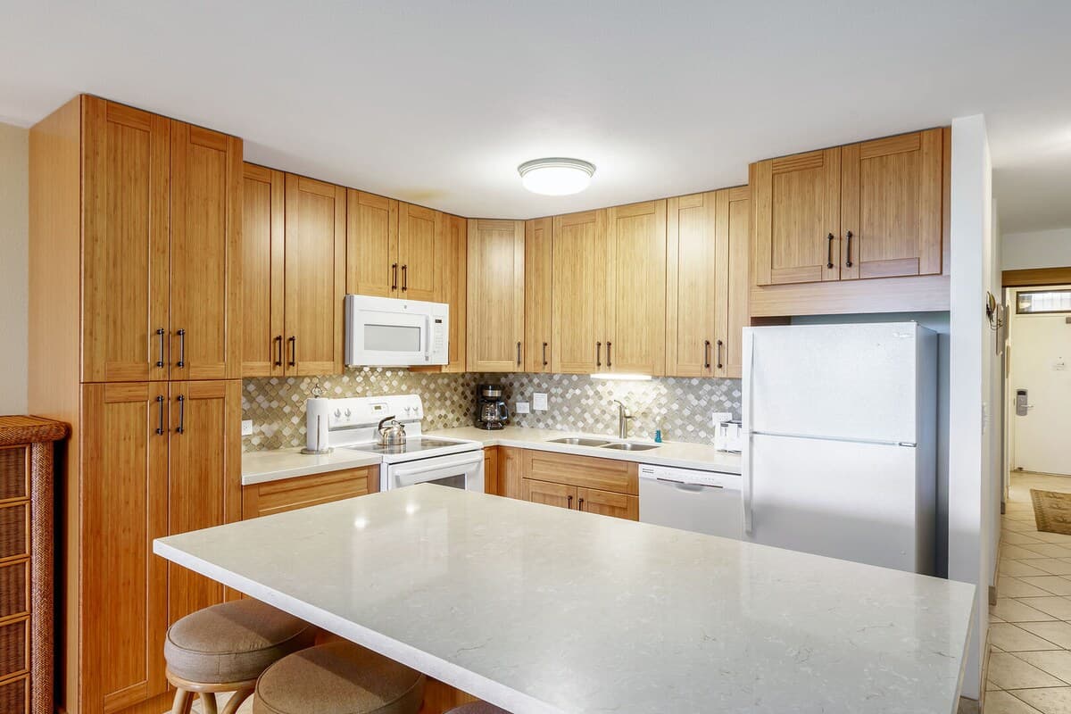 Condo in Kihei · ★4.86 · 1 bedroom · 2 beds · 2 private baths - Photo 2