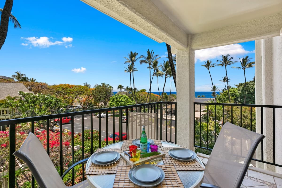 Condo in Kihei · ★4.76 · 2 bedrooms · 3 beds · 2 private baths - Photo 4