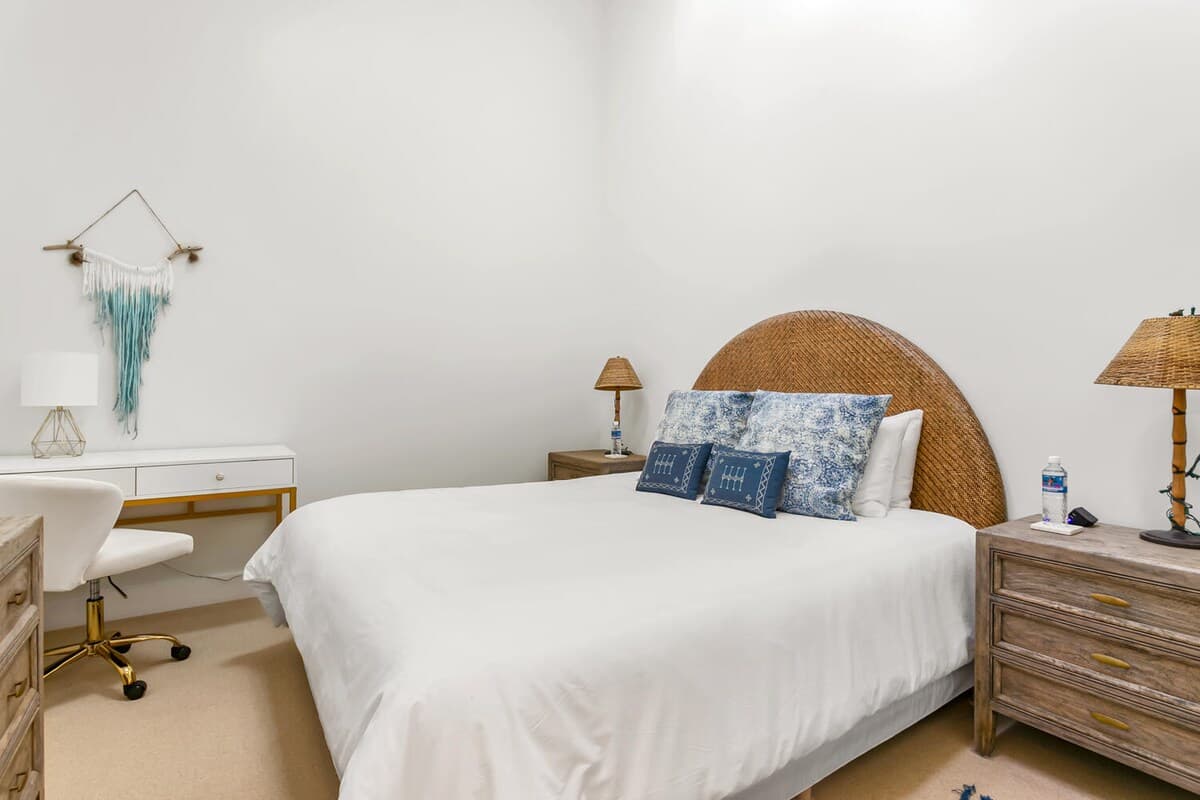 koolkondo Luxury Designer Condo with AC by the beach - Photo 3
