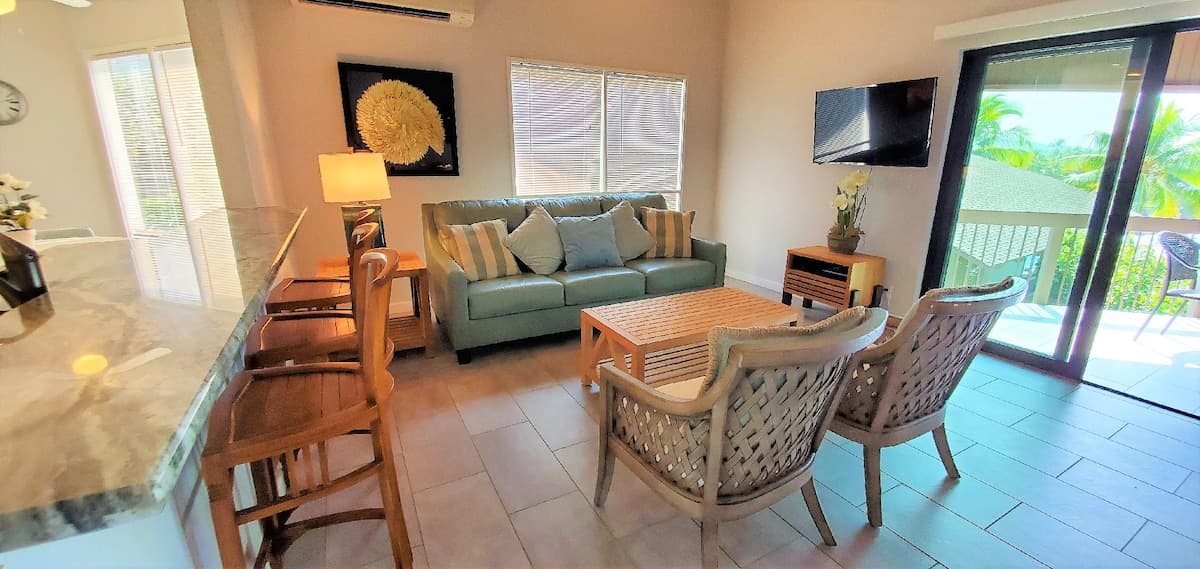 Condo in Kailua-Kona · ★4.92 · 2 bedrooms · 4 beds · 2 baths - Photo 2