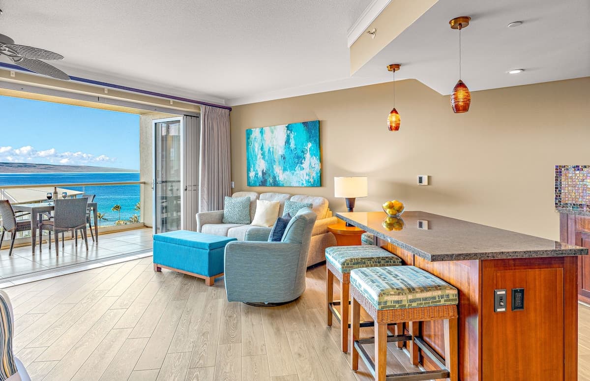 Condo in Lahaina · ★4.7 · Studio · 3 beds · 1 bath - Photo 3