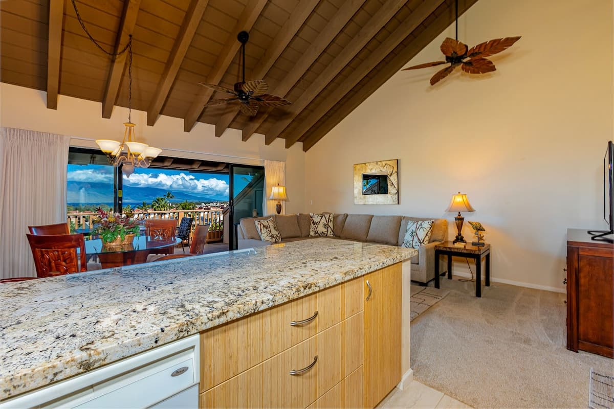 Condo in Kihei · ★4.8 · 2 bedrooms · 3 beds · 2 private baths - Photo 4