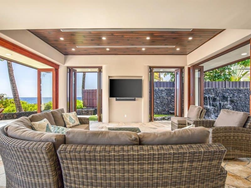 Home in Kailua-Kona · ★4.68 · 3 bedrooms · 6 beds · 3.5 baths - Photo 4