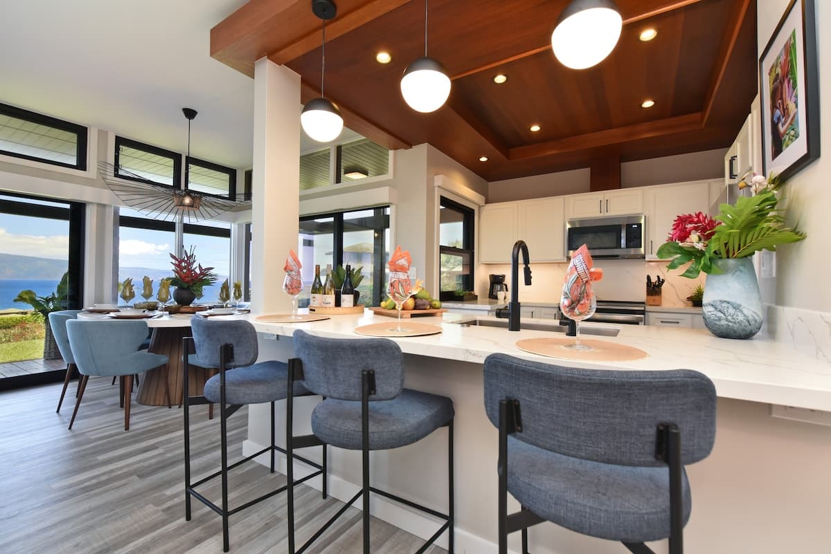 Condo in Lahaina · ★5.0 · 2 bedrooms · 4 beds · 3 baths - Photo 4