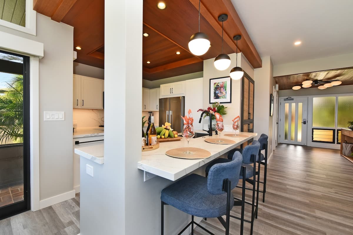 Condo in Lahaina · ★5.0 · 2 bedrooms · 4 beds · 3 baths - Photo 5