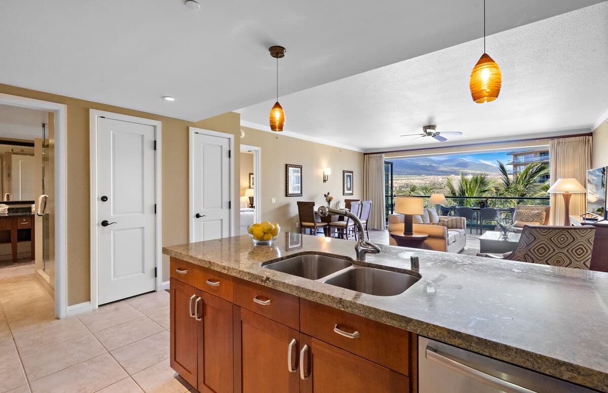 Condo in Lahaina · ★4.85 · 2 bedrooms · 3 beds · 2 baths - Photo 5