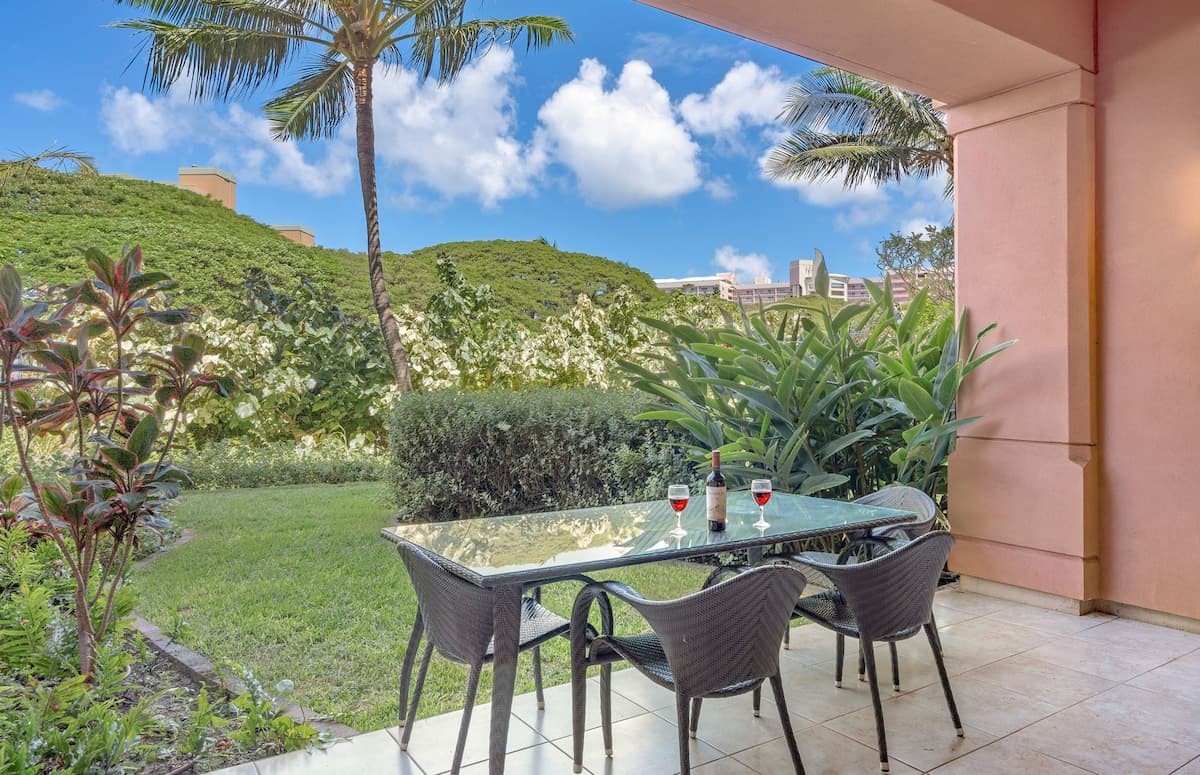 Condo in Lahaina · ★4.84 · 1 bedroom · 2 beds · 1 bath - Photo 3
