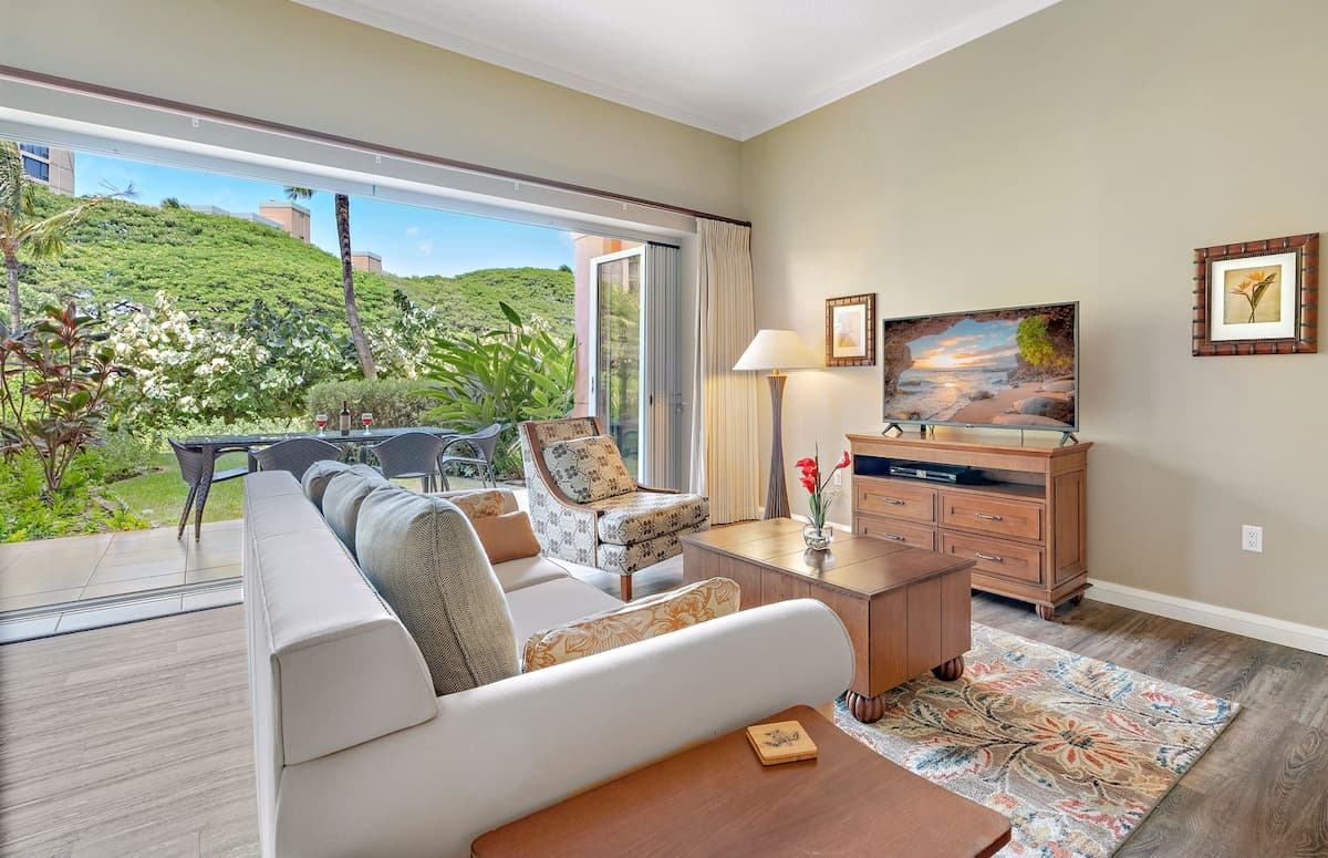 Condo in Lahaina · ★4.84 · 1 bedroom · 2 beds · 1 bath - Photo 5
