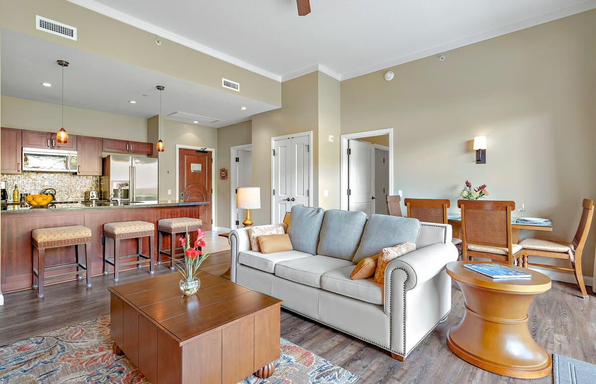 Condo in Lahaina · ★4.84 · 1 bedroom · 2 beds · 1 bath - Photo 4