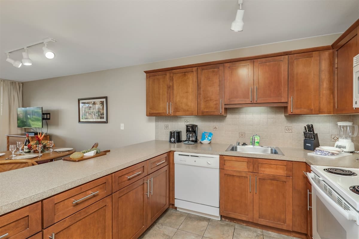 Condo in Kapaa · ★4.69 · 1 bedroom · 1 bed · 1 shared bath - Photo 3