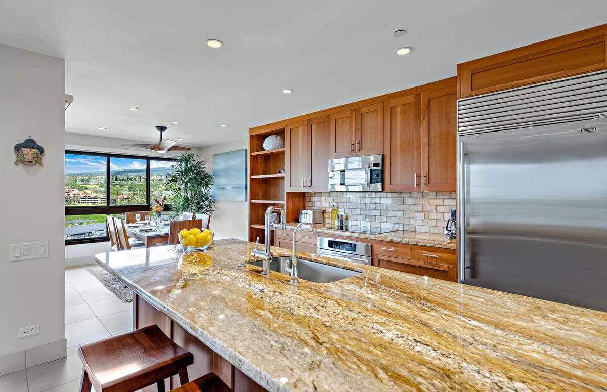 Condo in Lahaina · ★4.88 · 2 bedrooms · 3 beds · 2 baths - Photo 2