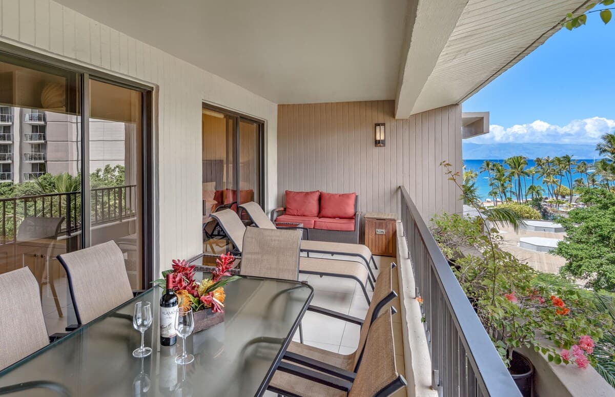 Condo in Lahaina · ★4.88 · 2 bedrooms · 3 beds · 2 baths - Photo 3