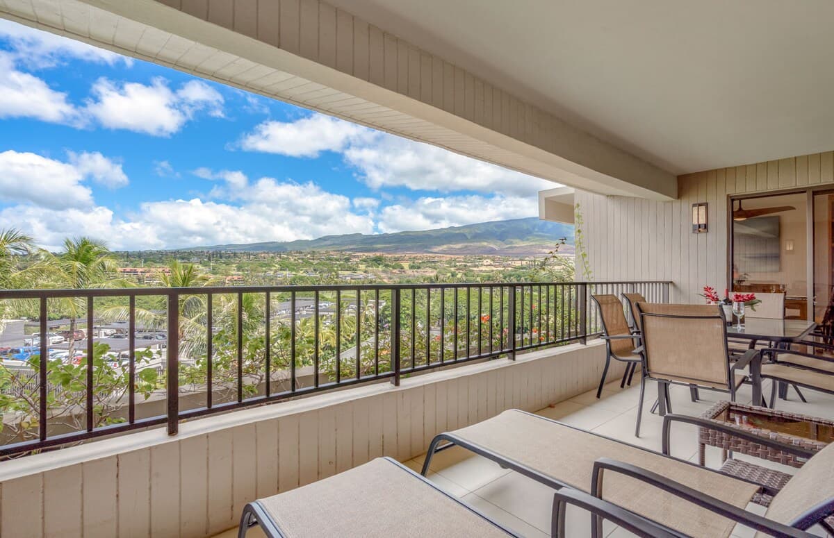 Condo in Lahaina · ★4.88 · 2 bedrooms · 3 beds · 2 baths - Photo 5