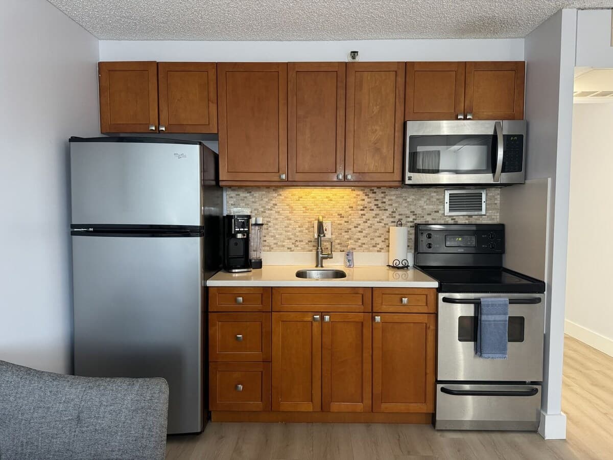 Condo in Honolulu · ★4.84 · 1 bedroom · 1 bed · 1 private bath - Photo 5
