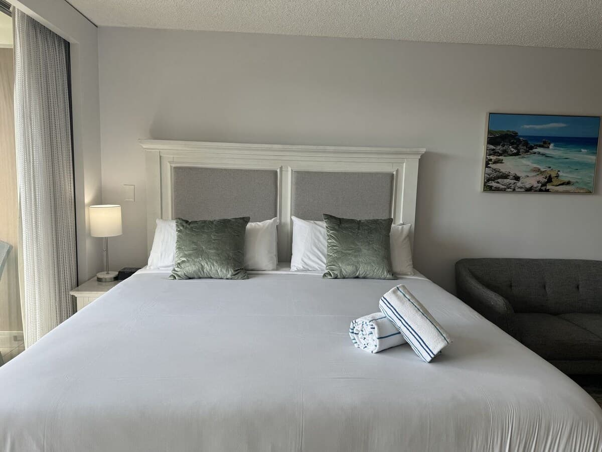 Condo in Honolulu · ★4.84 · 1 bedroom · 1 bed · 1 private bath - Photo 2