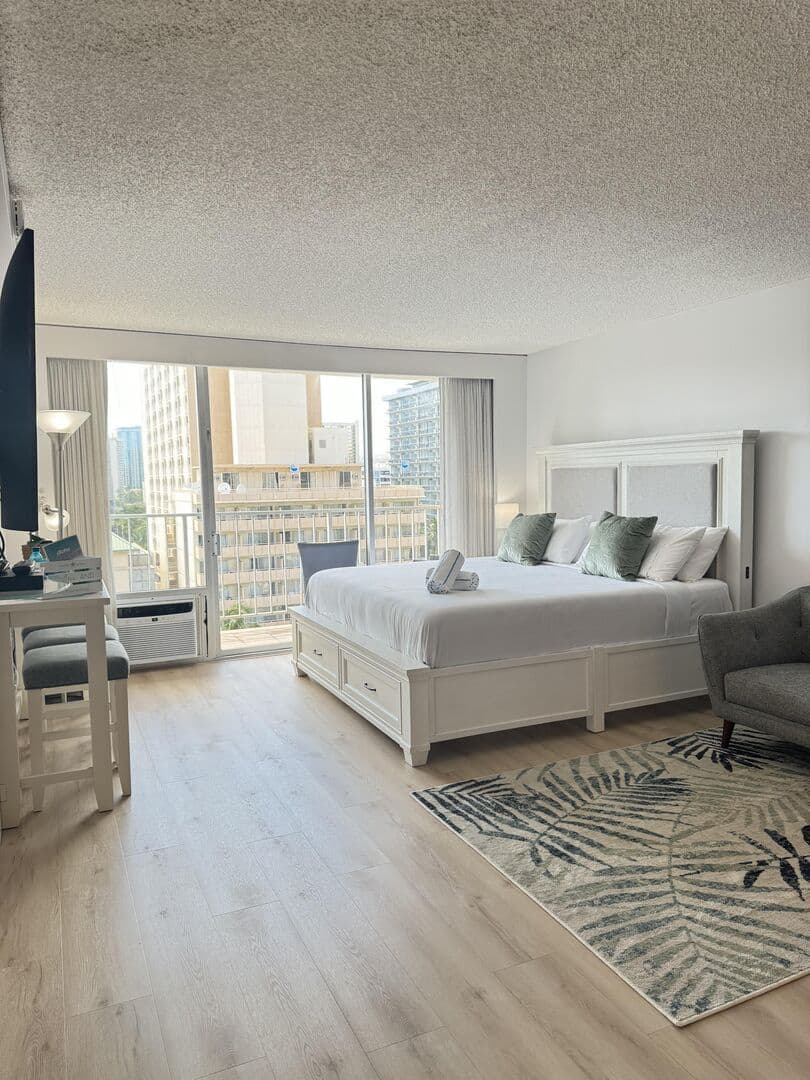 Condo in Honolulu · ★4.84 · 1 bedroom · 1 bed · 1 private bath - Photo 3