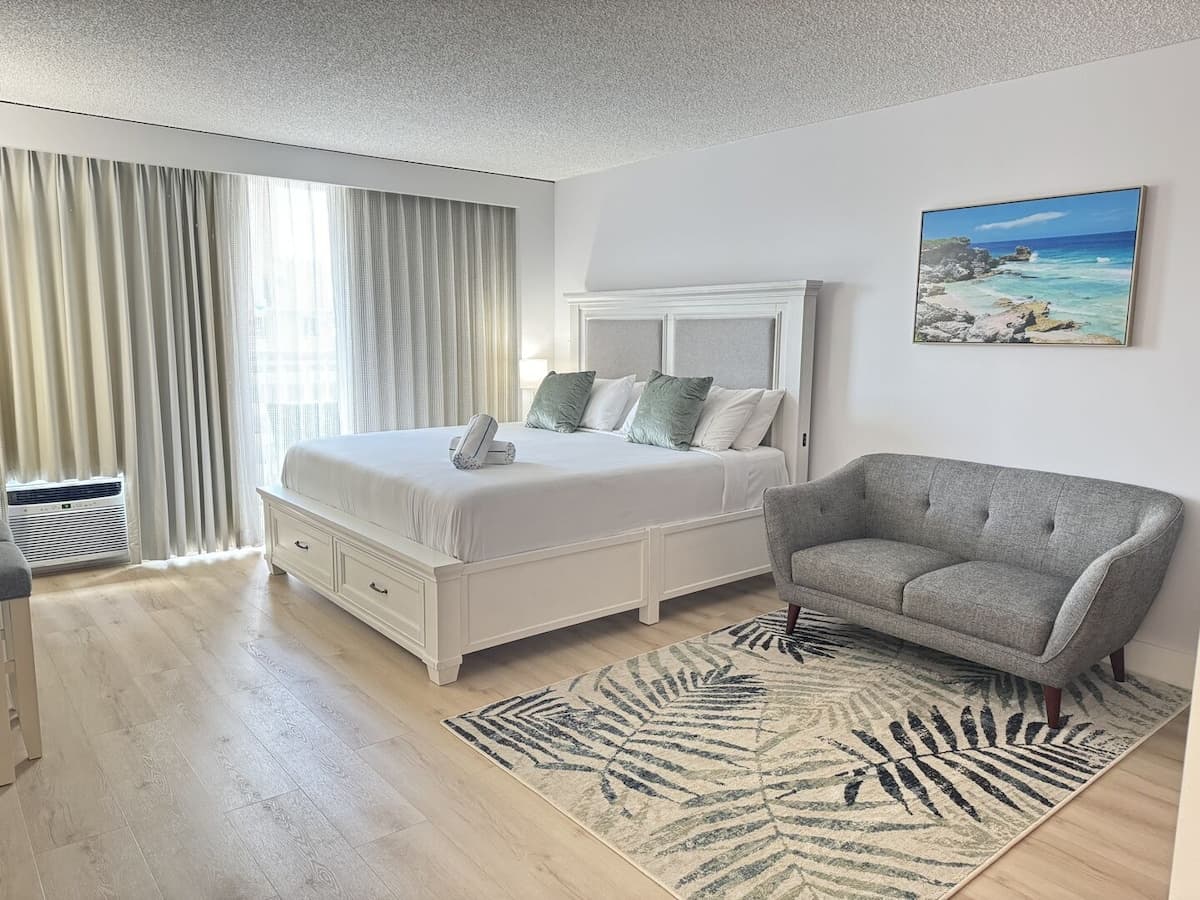 Condo in Honolulu · ★4.84 · 1 bedroom · 1 bed · 1 private bath - Photo 1