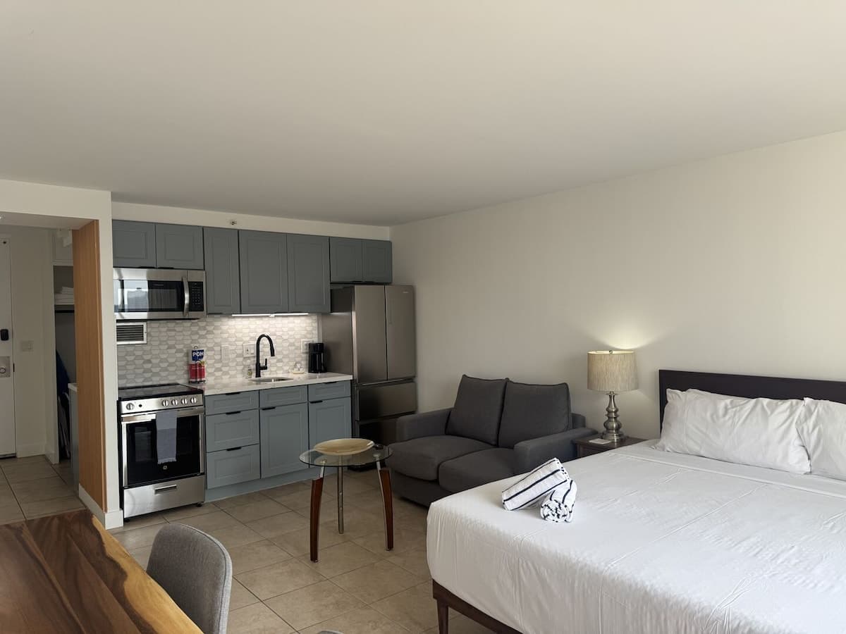 Condo in Honolulu · ★4.85 · 1 bedroom · 1 bed · 1 private bath - Photo 4