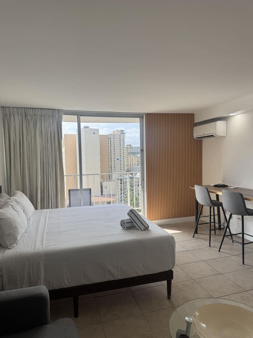 Condo in Honolulu · ★4.85 · 1 bedroom · 1 bed · 1 private bath - Photo 3