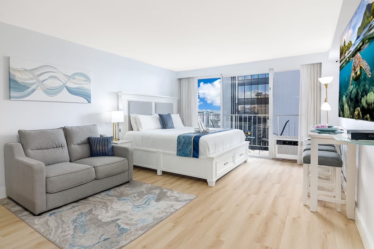 Condo in Honolulu · ★4.79 · 1 bedroom · 1 bed · 1 private bath - Photo 1