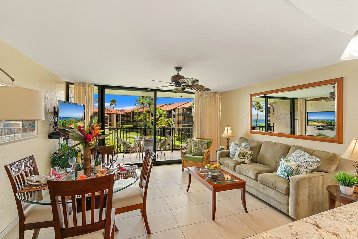 Condo in Lahaina · ★4.75 · 1 bedroom · 2 beds · 1 bath - Photo 5