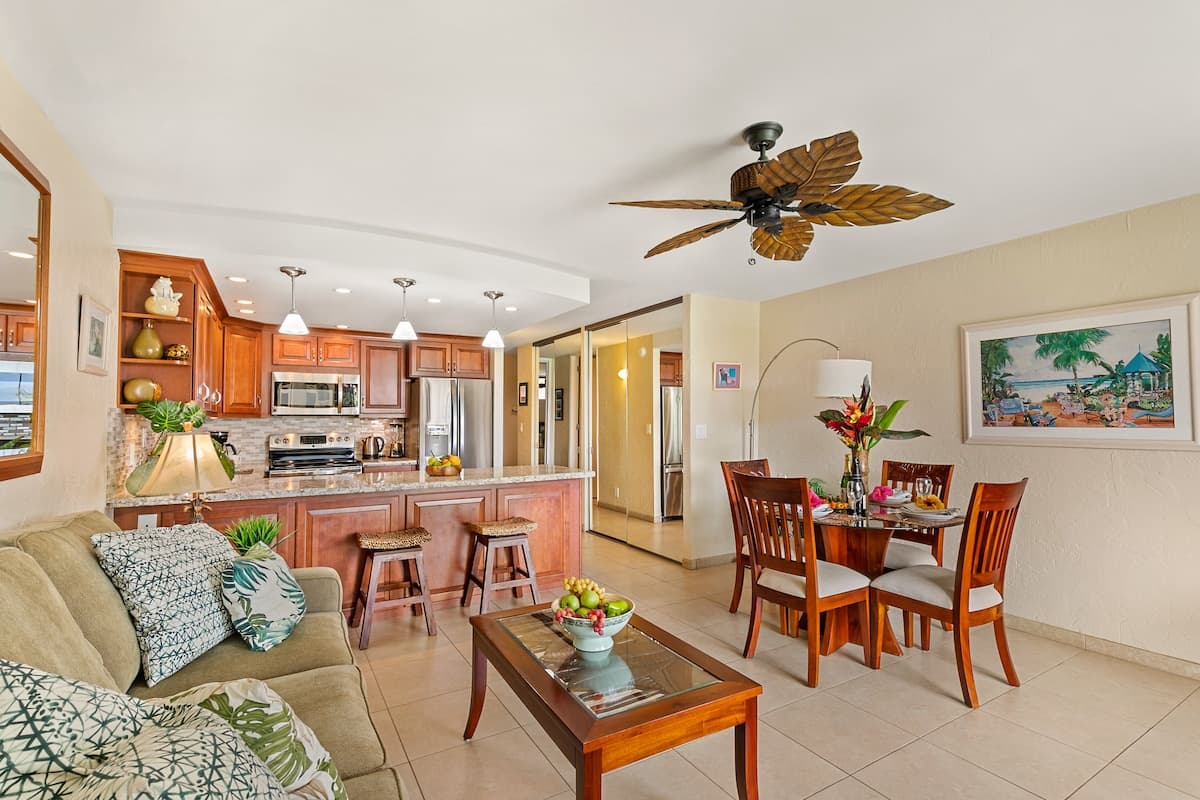 Condo in Lahaina · ★4.75 · 1 bedroom · 2 beds · 1 bath - Photo 4