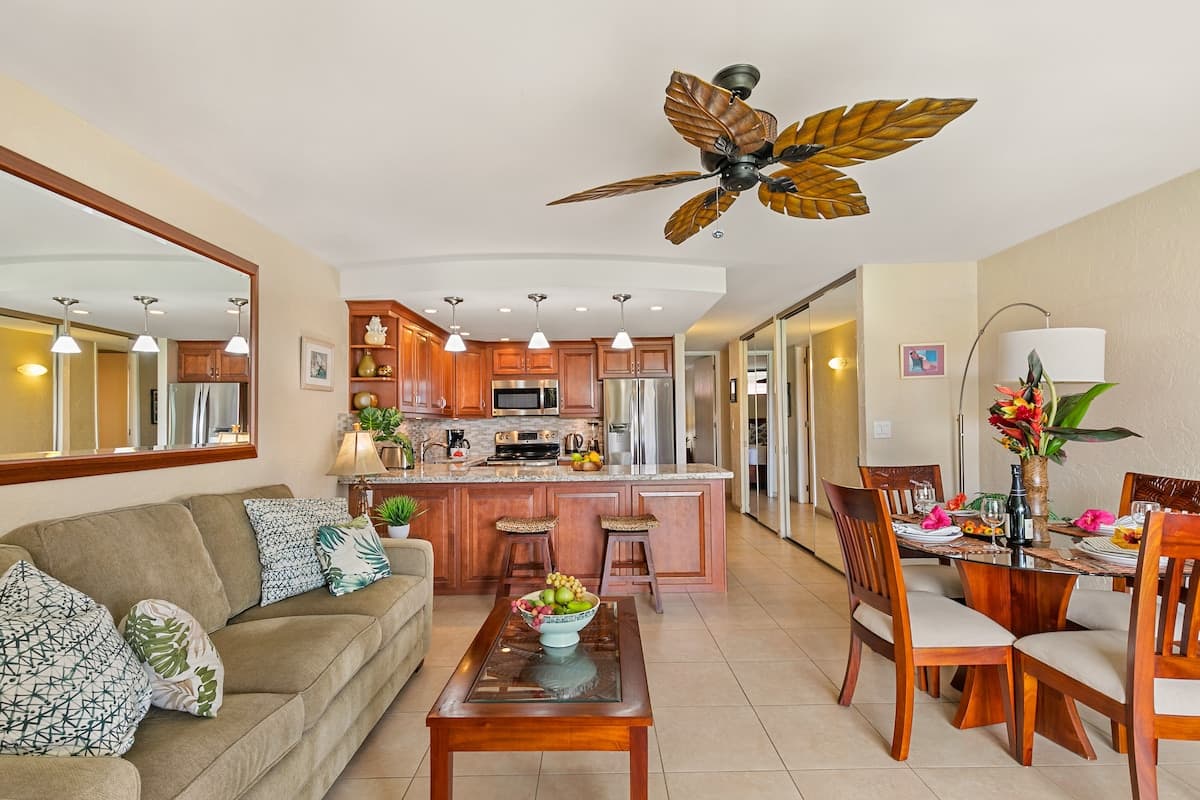 Condo in Lahaina · ★4.75 · 1 bedroom · 2 beds · 1 bath - Photo 1