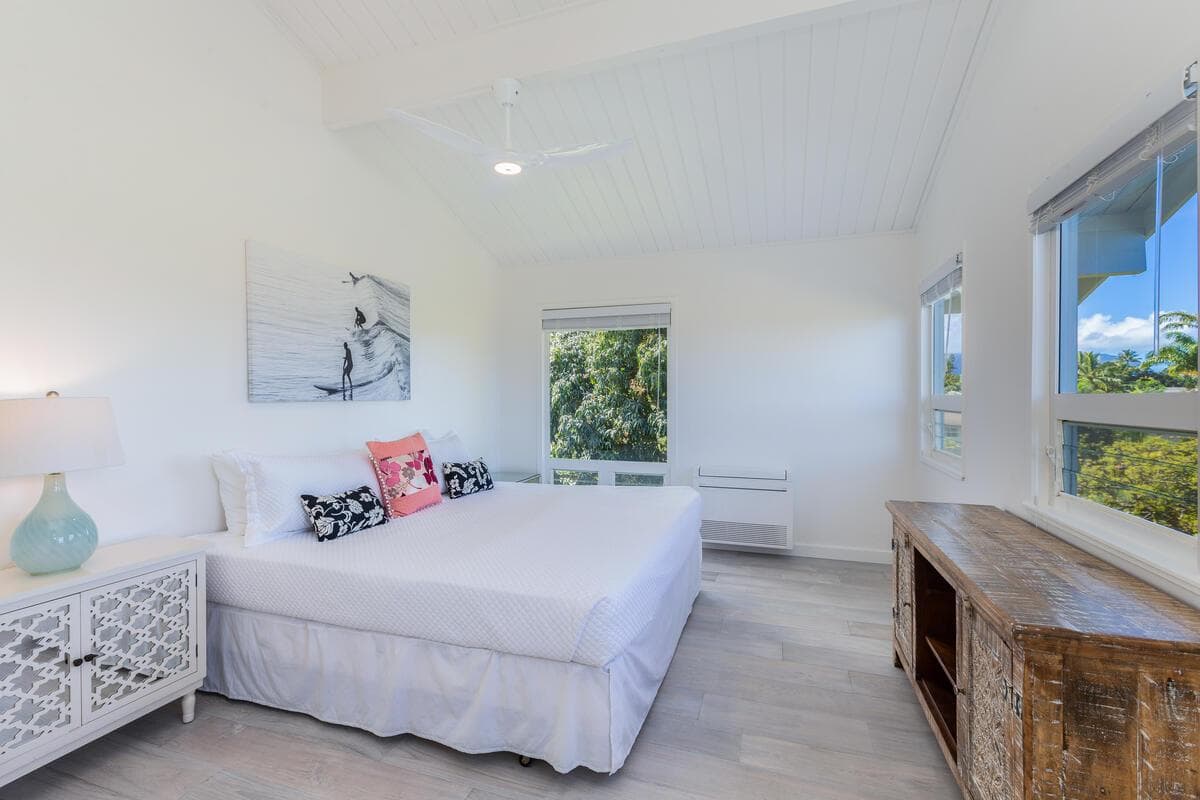 Home in Princeville · ★4.62 · 4 bedrooms · 5 beds · 2.5 shared baths - Photo 3