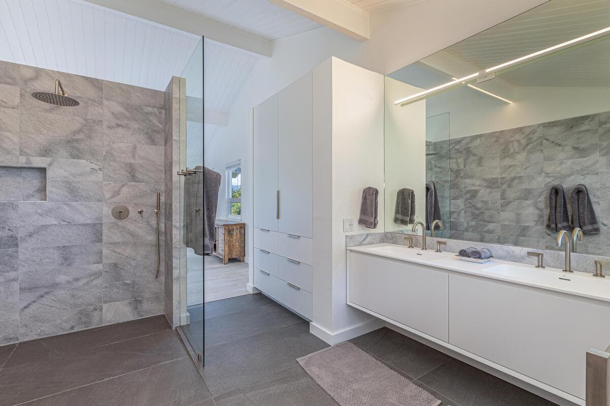 Home in Princeville · ★4.62 · 4 bedrooms · 5 beds · 2.5 shared baths - Photo 5