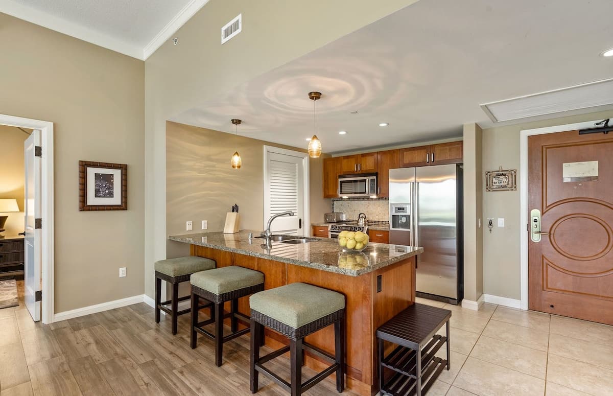 Condo in Lahaina · ★5.0 · 2 bedrooms · 3 beds · 2 baths - Photo 3