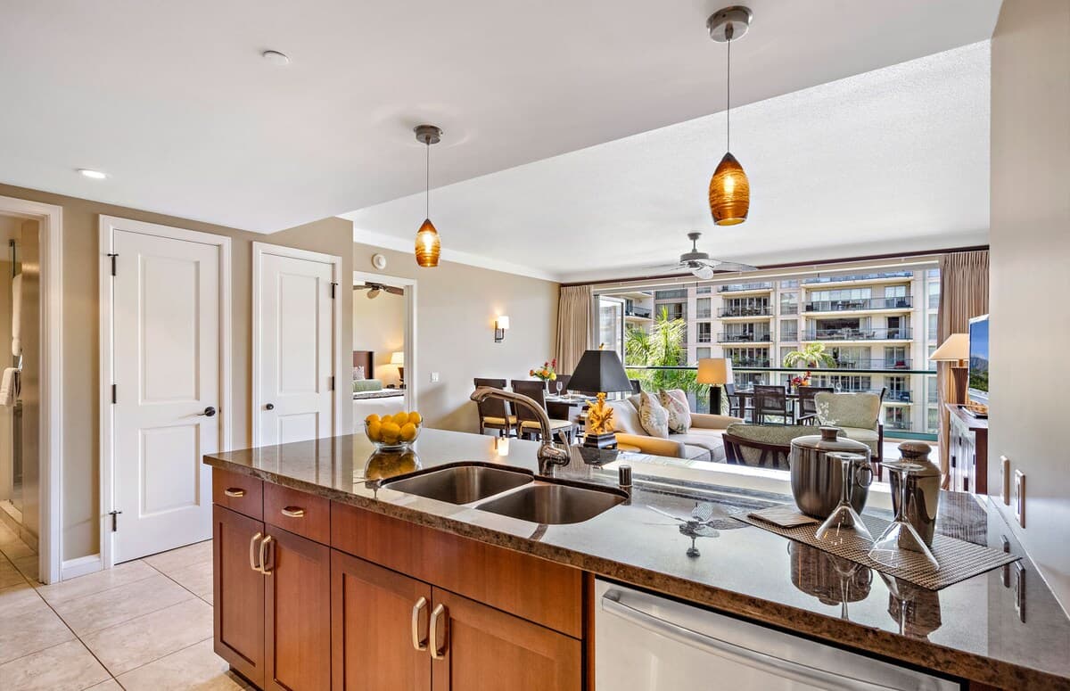 Condo in Lahaina · ★5.0 · 2 bedrooms · 3 beds · 2 baths - Photo 5
