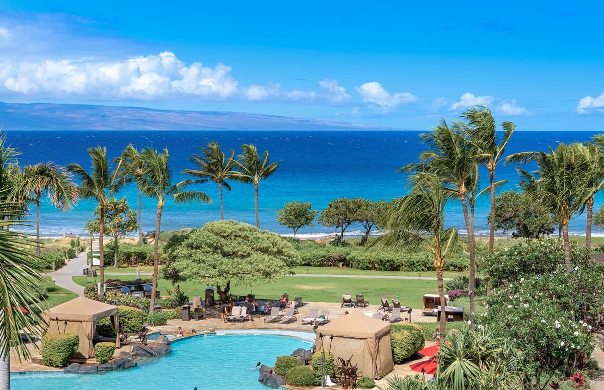 Condo in Lahaina · ★5.0 · 2 bedrooms · 3 beds · 2 baths - Photo 3