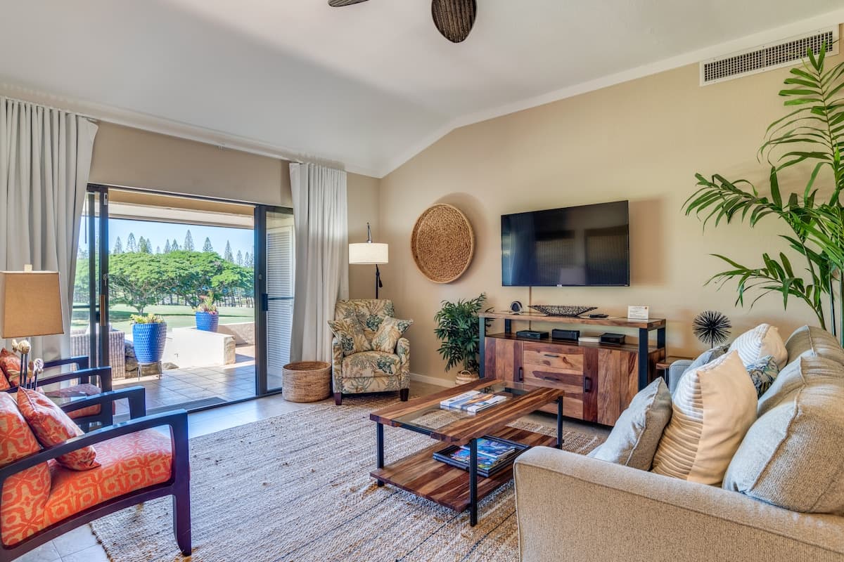 Condo in Lahaina · ★4.77 · 2 bedrooms · 3 beds · 2 shared baths - Photo 3