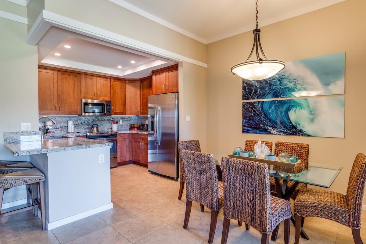 Condo in Lahaina · ★4.77 · 2 bedrooms · 3 beds · 2 shared baths - Photo 4