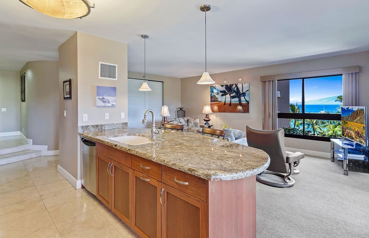 Condo in Lahaina · ★5.0 · 4 bedrooms · 6 beds · 4 baths - Photo 5