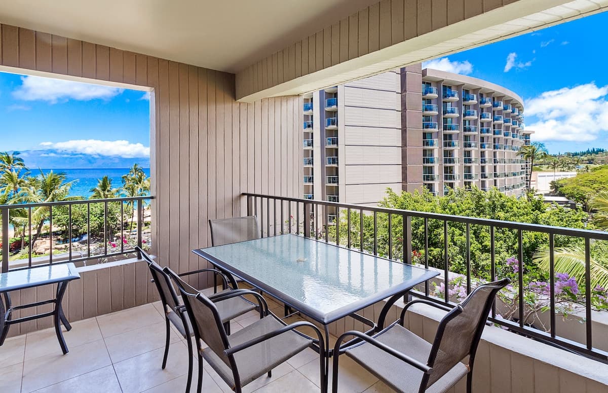 Condo in Lahaina · ★5.0 · 4 bedrooms · 6 beds · 4 baths - Photo 2