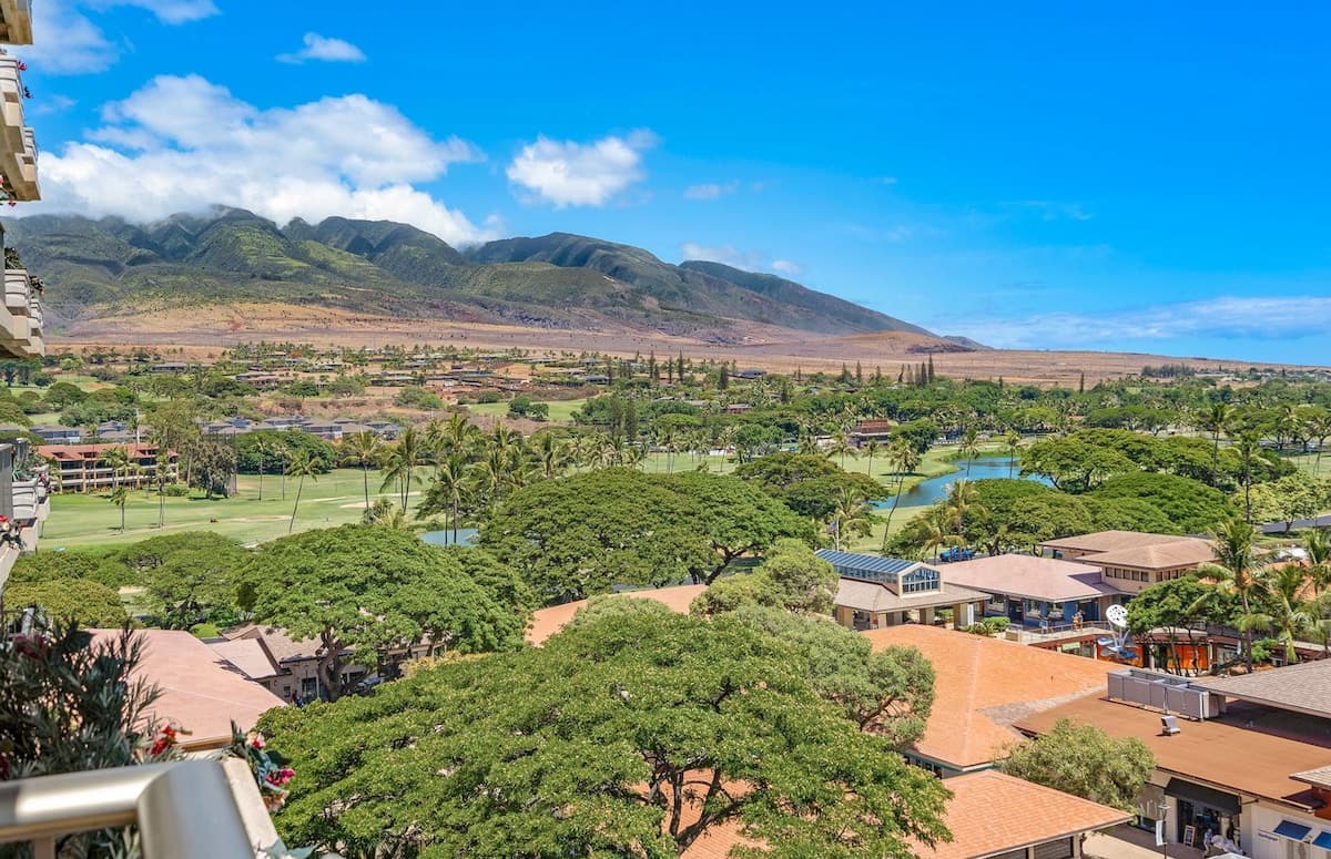 Condo in Lahaina · ★4.7 · Studio · 2 beds · 1 bath - Photo 3