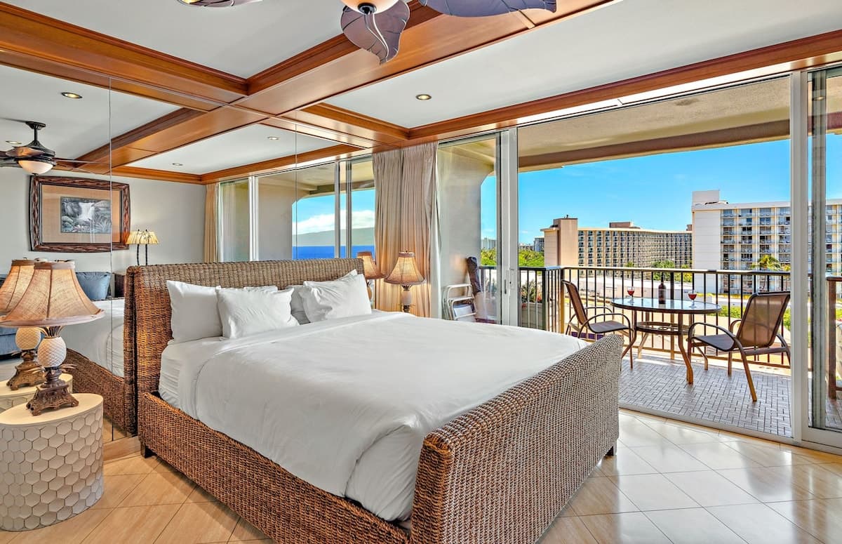 Condo in Lahaina · ★4.7 · Studio · 2 beds · 1 bath - Photo 4