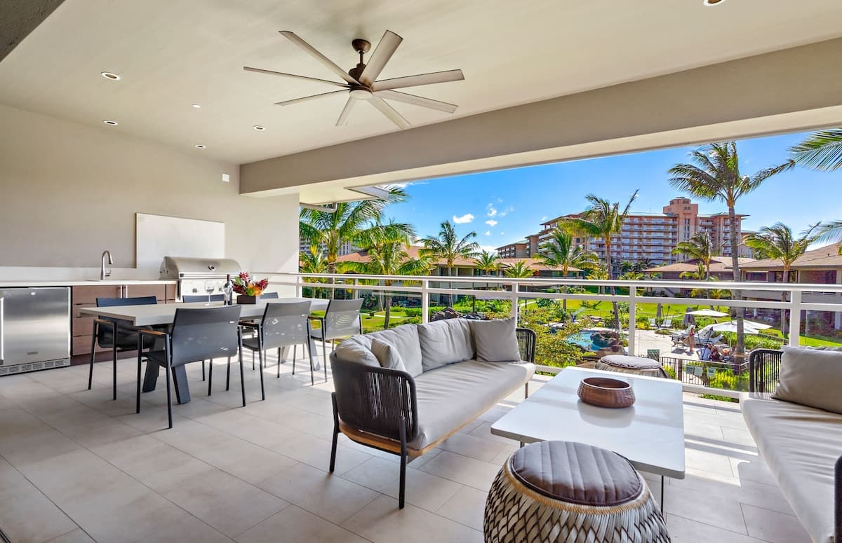 Condo in Lahaina · ★4.9 · 3 bedrooms · 4 beds · 3 baths - Photo 1